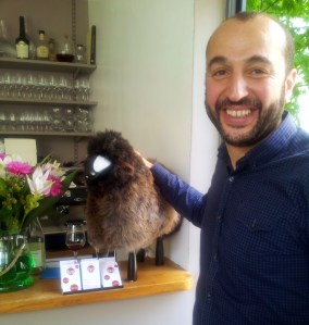 Avec Naoufel et le mouton mascotte, on se sent tout de suite bien accueilli 