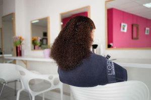 Depuis 2006 à Barbès, le salon Joséphine accueille des personnes pour qui une coupe de cheveux ou une manucure sont plus qu'un petit luxe quotidien : un pas vers le retour de la confiance en soi.
