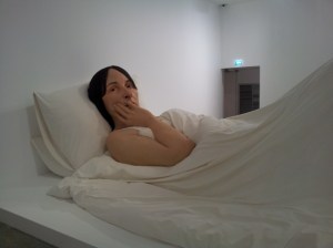 Ron Mueck à la Fondation Cartier, l'image de la lassitude entre les draps